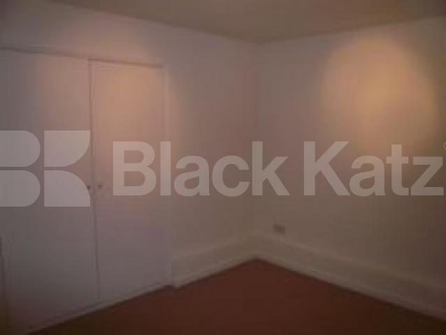 			2 Bedroom, 1 bath, 1 reception Flat			 Chase Side, SOUTHGATE N14